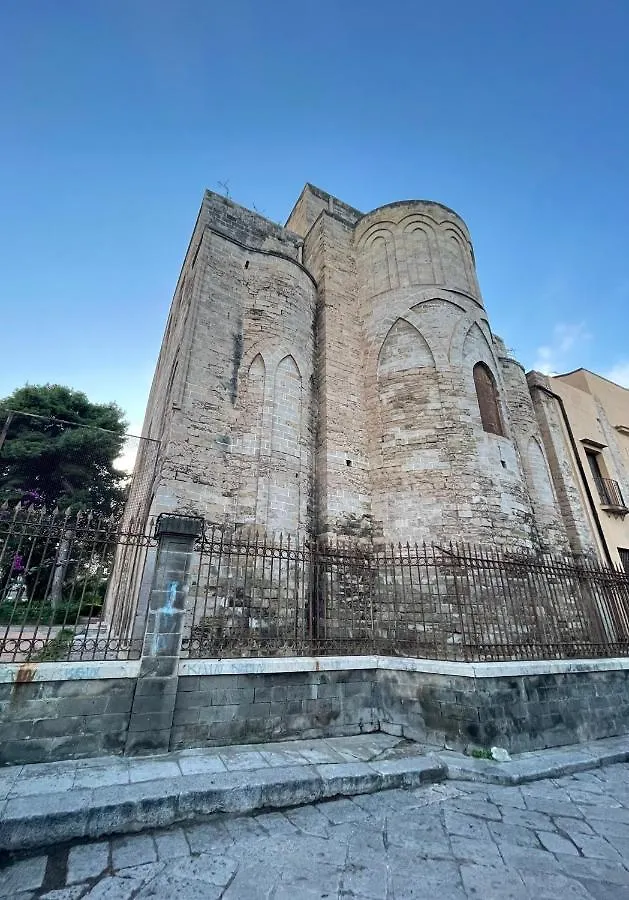 Apartment Hola House Allo Spasimo Palermo Italy